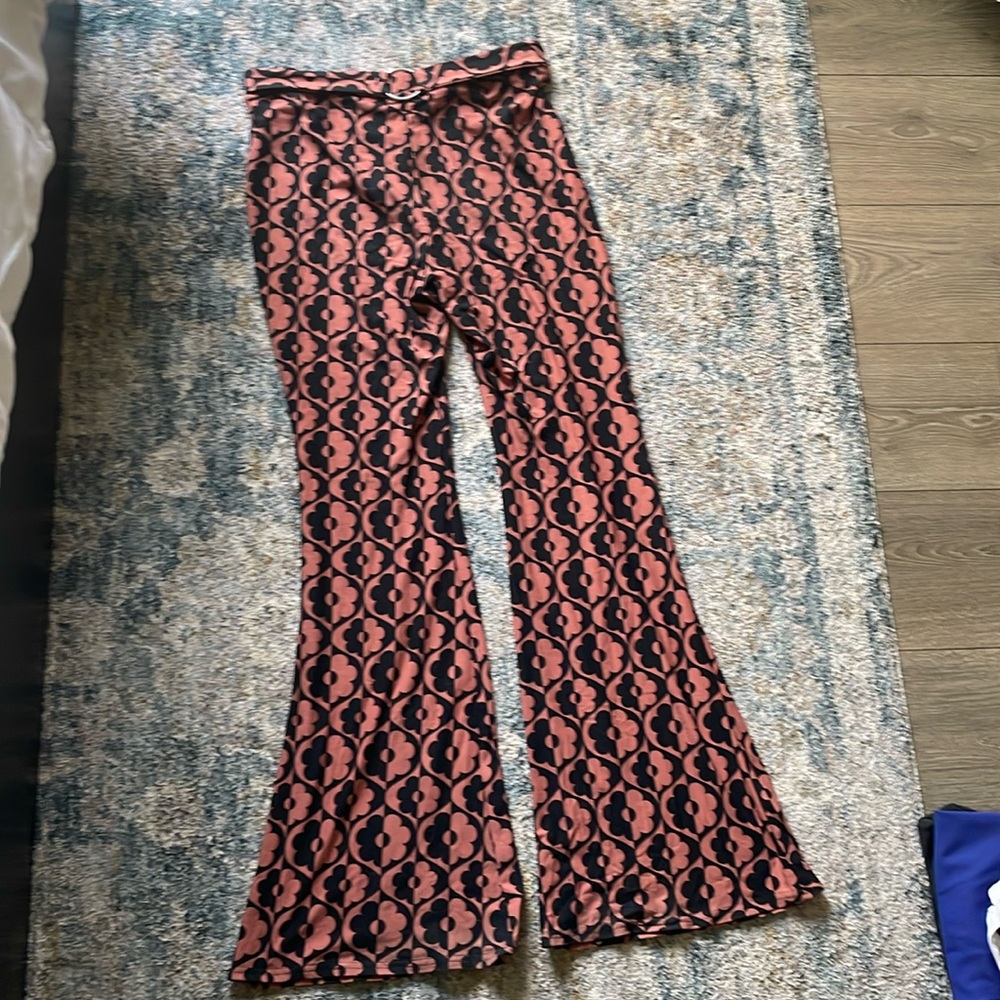 Groovy, 70’s inspired flare leggings